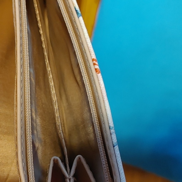 GUESS LOS ANGELES WALLET - Picture 8 of 12